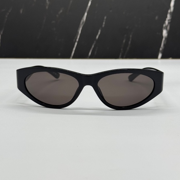 NEW BALENCIAGA BLACK OVAL WOMEN SUNGLASSES BALENCIAGA BB0367S 001 EYEWEAR - Picture 4 of 10